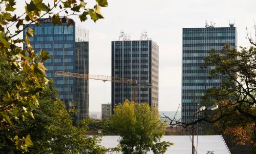 D061 Výškové administrativní budovy Šumavská (Administrativní soubor na náměstí Joliota Curie) 